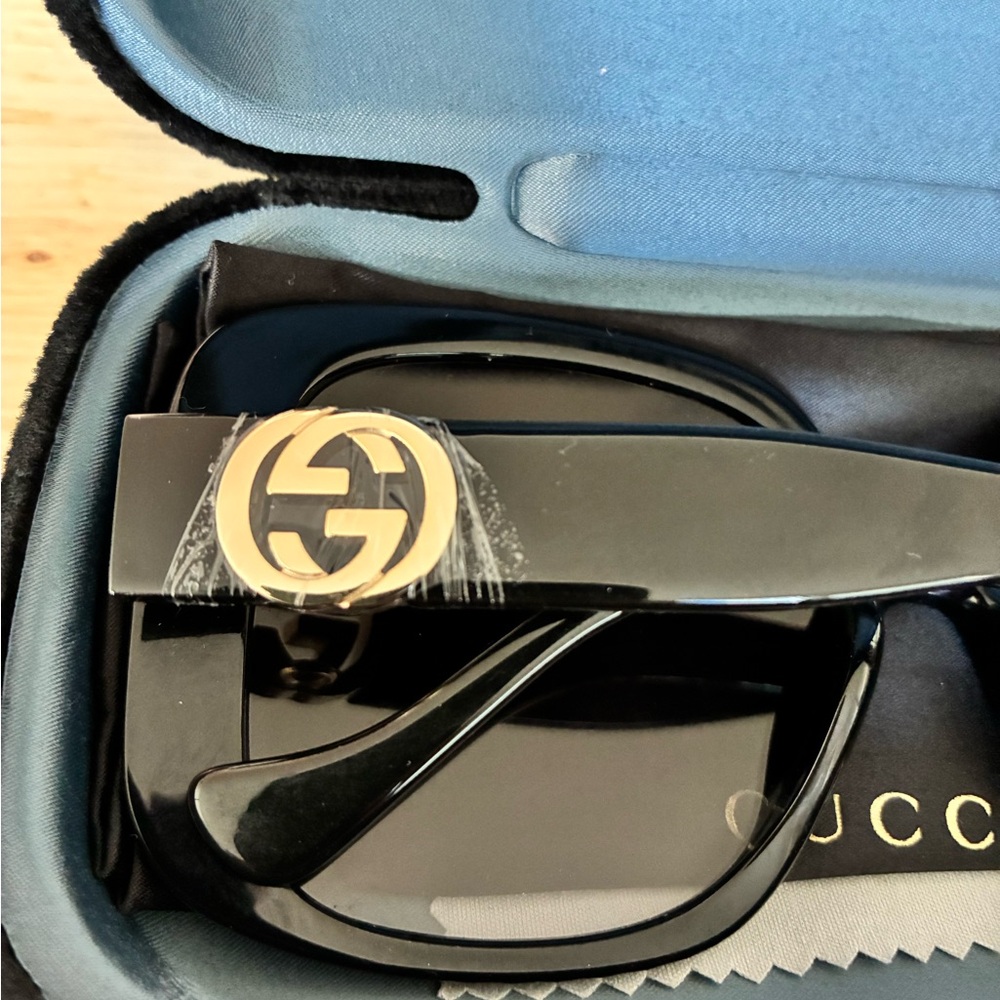 Gucci Black Designer Sunglasses for Women - Picture 4 of 11